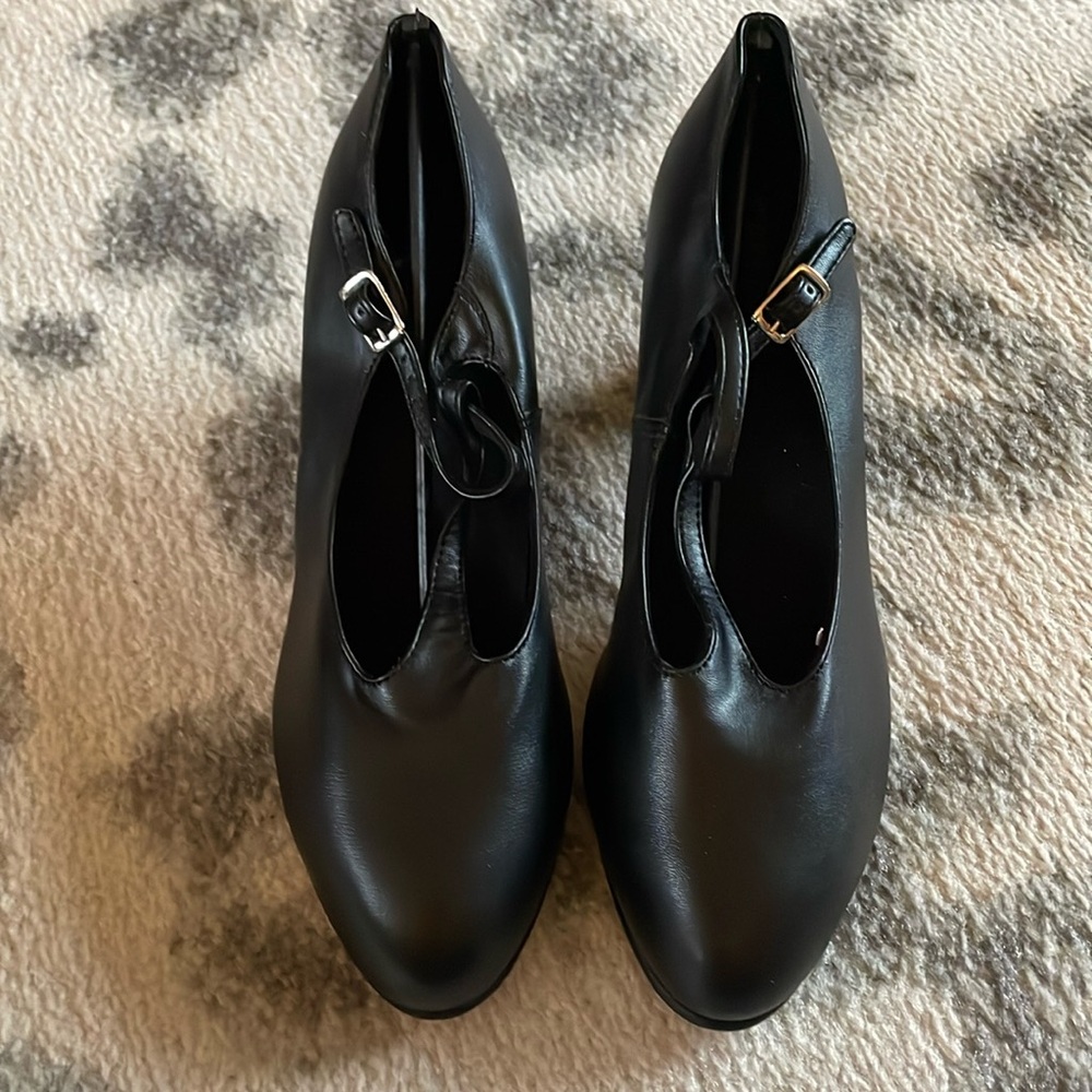 Capezio Jr. Footlight T-Strap Character Shoes